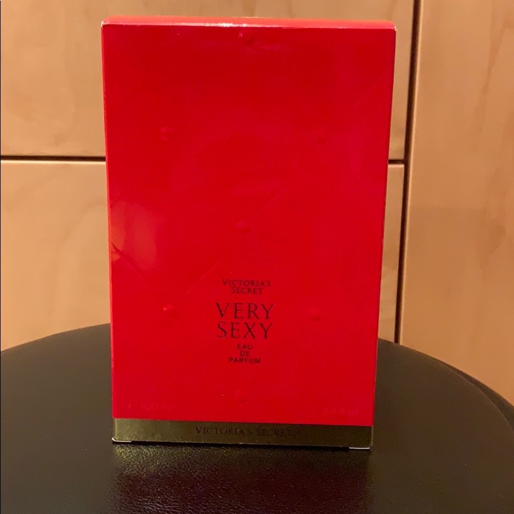 Victoria’s Secret Very Sexy fragrance spray